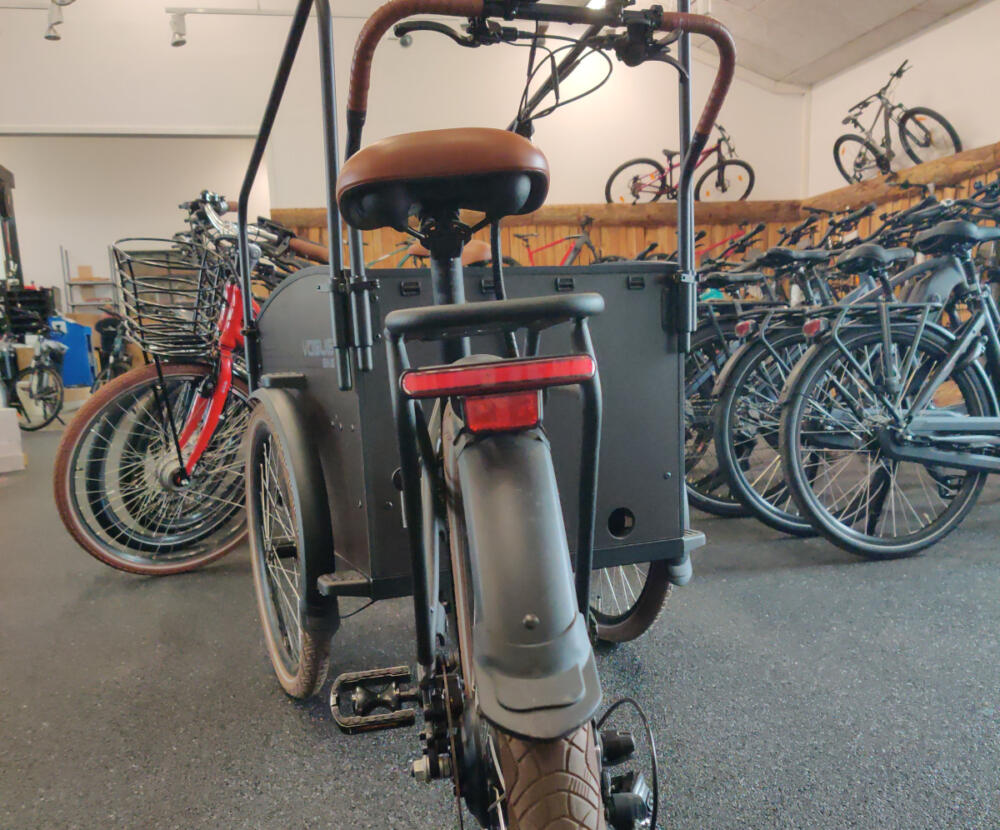 anti-til på elladcykel i sving.