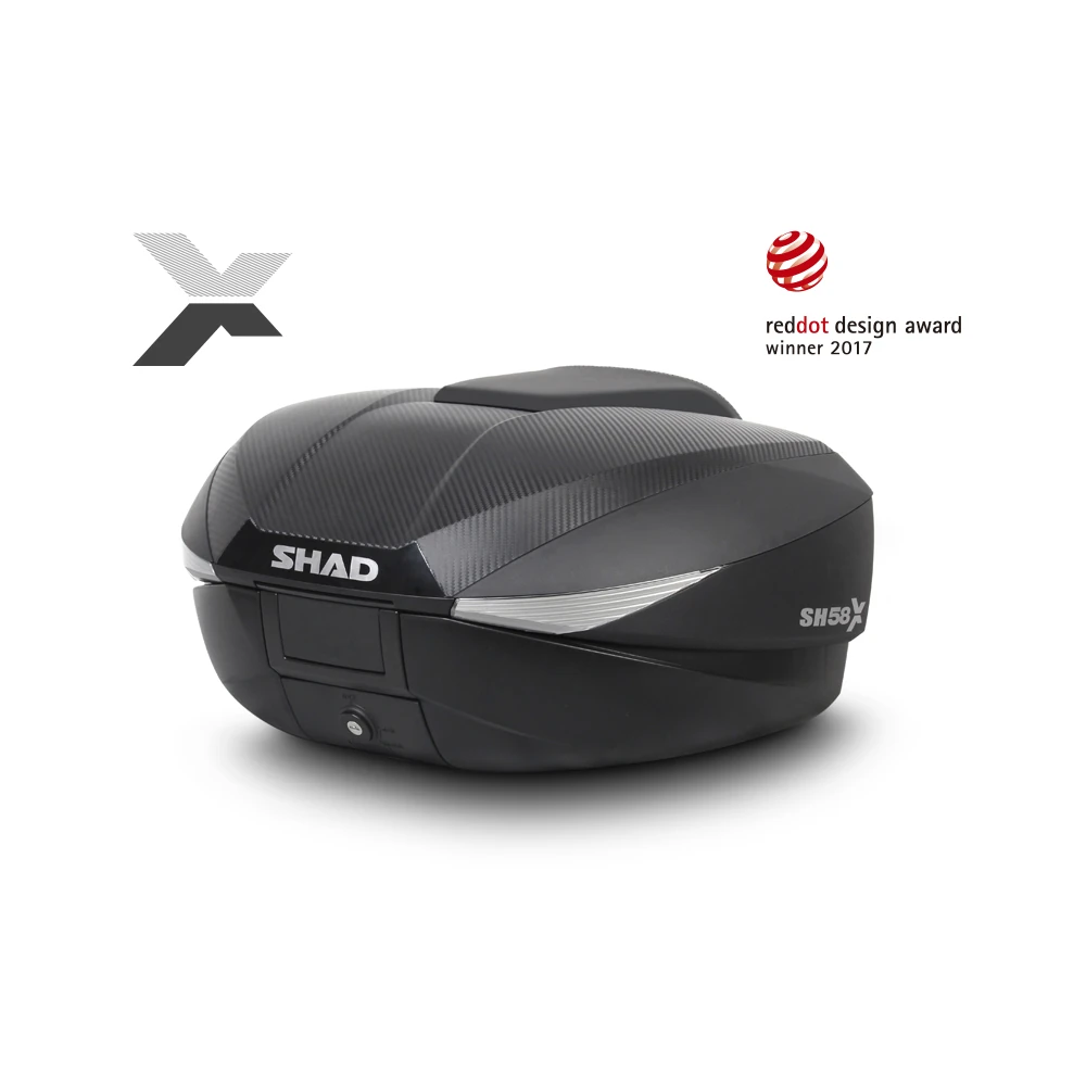 SHAD SH58X topboks sort i carbon-look monteret på scooter med justerbar kapacitet op til 58 liter.