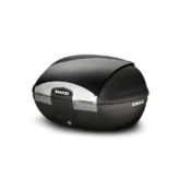 SHAD SH45 45L topboks i sort monteret på scooter – plads til to fullface-hjelme og udskiftelig farvetop.